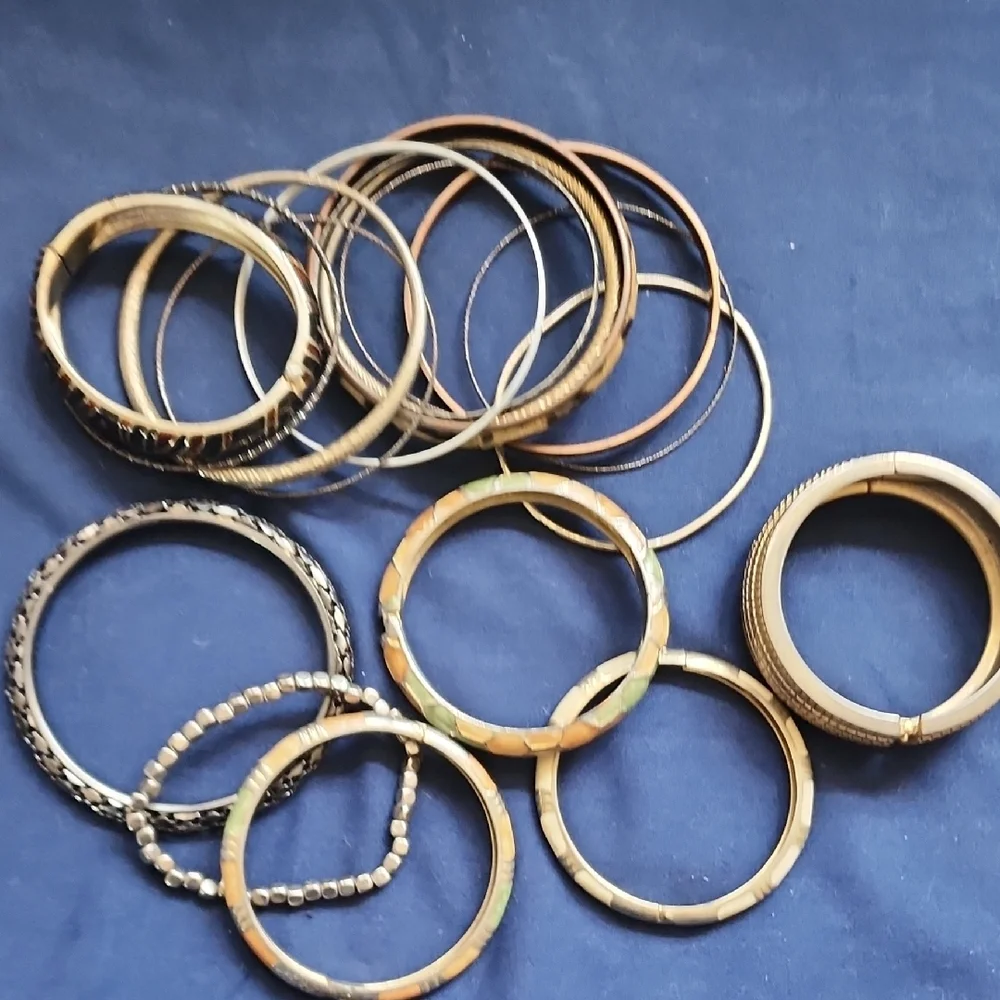 Elegant Mixed Color Bangle Set - Picture 1 of 2